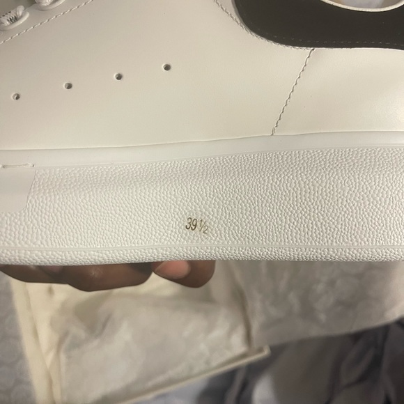 Brand new Alexander McQueen - Picture 7 of 16